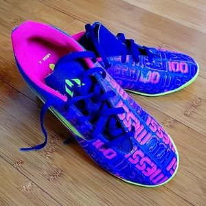 Adidas Messi indoor soccer shoes EUC